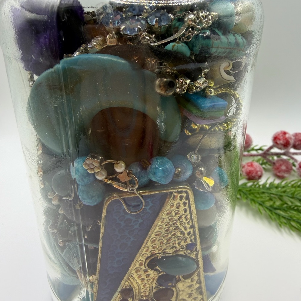 Jewelry Jar Elegant Blue and Gold Jewelry Collection- Vintage Earrings - Picture 17 of 17